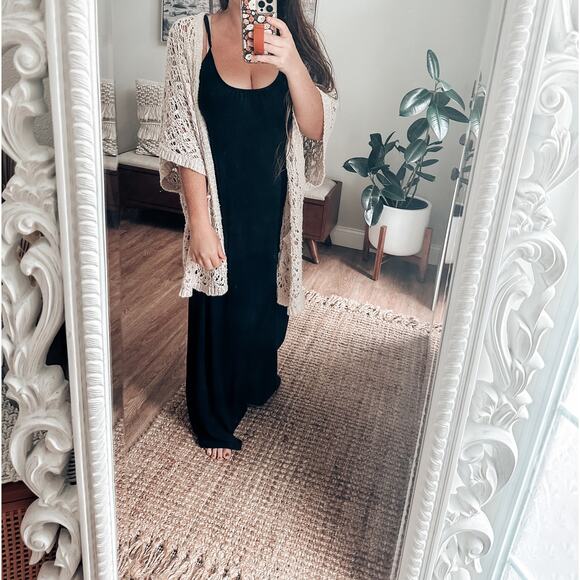 New EXPRESS Scoopneck drapey + flowy flattering stretchy open back maxi dress - Picture 7 of 9